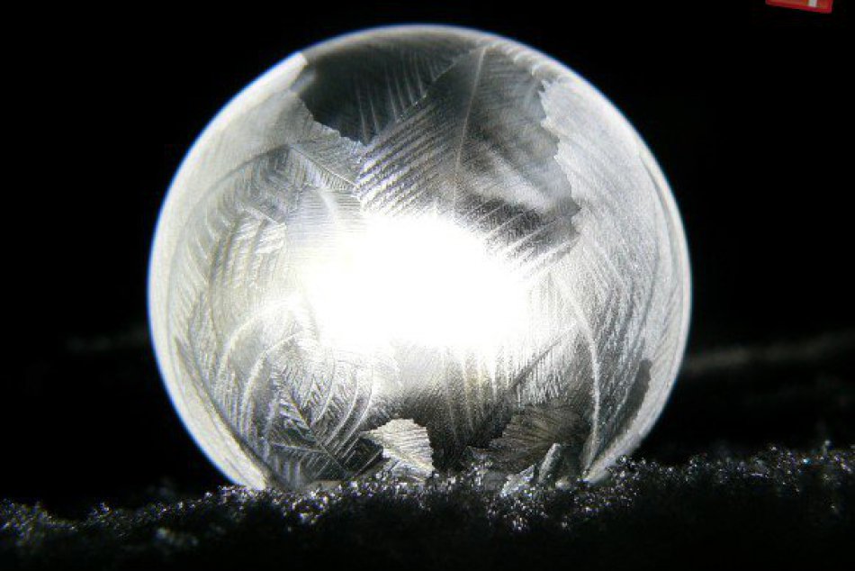 Ilustračný obrázok k článku Okúzľujúca krása v obrazoch: Neďaleko Bystrice mráz vytvoril unikátnu krehkú nádheru