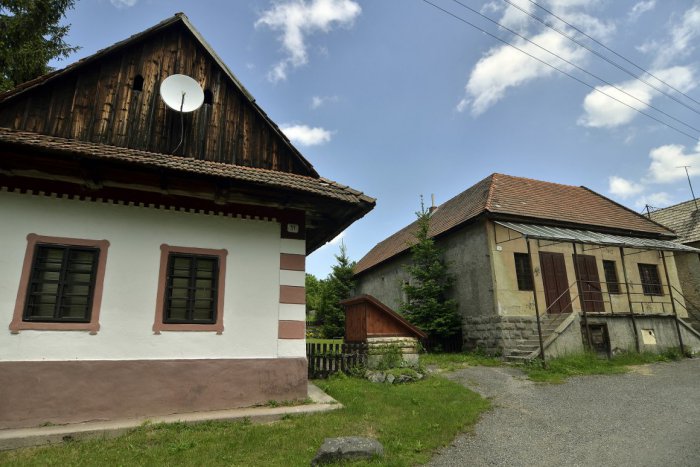 Ilustračný obrázok k článku Predĺžili im nájmy na domy: Ľudia v Slatinke ich budú môcť využívať ďalšie 3 roky