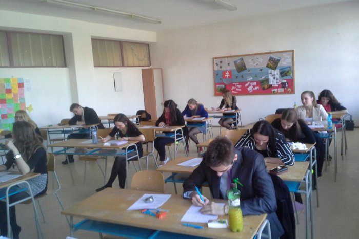 Ilustračný obrázok k článku Maturity v plnom prúde: Ako zatiaľ zvládajú hlohovskí študenti? FOTO