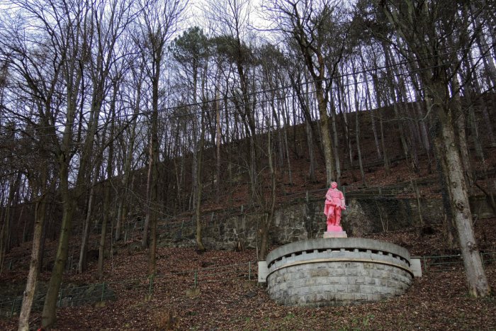 Ilustračný obrázok k článku Socha Partizána by už onedlho mohla mať opäť dôstojnú podobu: A z mestskej kasy vraj nepôjde ani cent