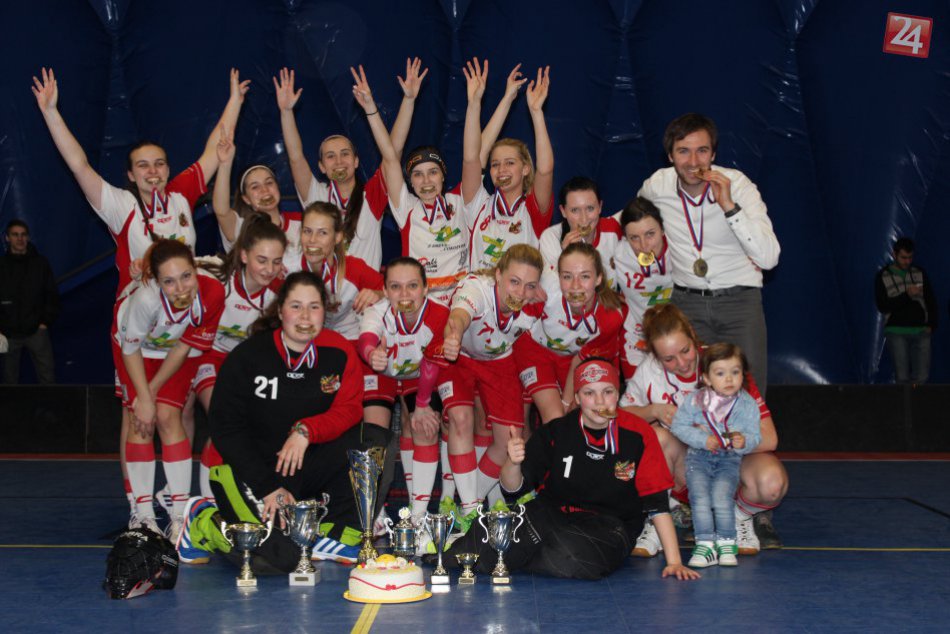 Ilustračný obrázok k článku Tréner bystrických florbalistiek musí splniť sľub: Čo zažije s hráčkami po triumfe v 1. lige?