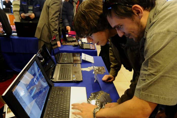 Ilustračný obrázok k článku Jamy v centre Košíc ako na mínovom poli: Toto VIDEO vás rozplače od smiechu! :)