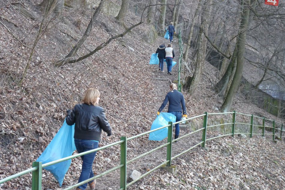 Ilustračný obrázok k článku Okolie rieky Nitry sa bude čistiť: Oslávte Deň Zeme pomocou prírode!