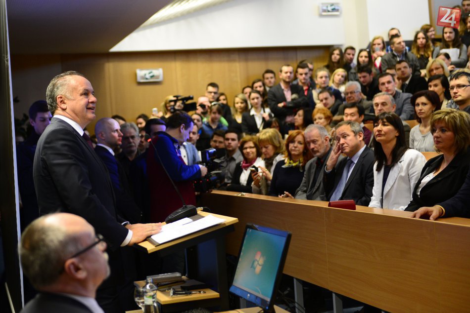 Ilustračný obrázok k článku Prezident Kiska vystúpil na fakulte UMB: Prosil študentov, aby sa po skúsenostiach vonku vrátili