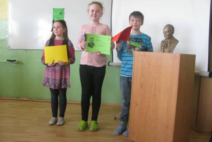 Ilustračný obrázok k článku Hviezdoslavov Kubín na pionierke. Popoludnie si žiaci spríjemnili prednesom