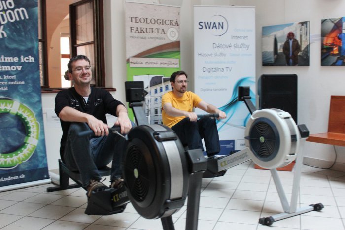 Ilustračný obrázok k článku Úspešná charitatívna akcia: Veslovaním vyzbierali pre kliniku v Sýrii 11 564 eur