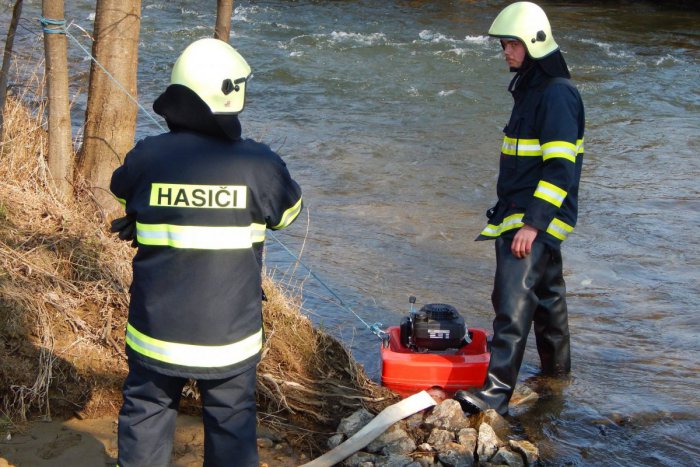 Ilustračný obrázok k článku Taktické cvičenie v Jelšave: Dobrovoľní hasiči prešli školením a následne dostali hlásenie o požiari