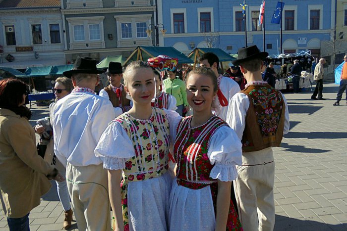 Ilustračný obrázok k článku Zabíjačka priamo na námestí: Aj toto mohli vidieť Rožňavčania na troch FOTO + VIDEO