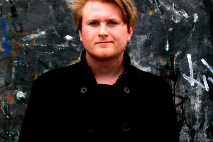 Ilustračný obrázok k článku Po pár týždňoch od krstu, román o našom meste v top desiatke: Takto reaguje Lučenčan, Peter Balko!