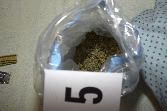 Ilustračný obrázok k článku Polícia: Košičan (22) ponúkal tínedžerke (15) marišku!