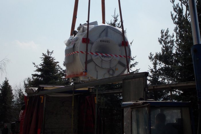 Ilustračný obrázok k článku V akcii špeciálny kamión i žeriav: Do Spišskej už doviezli  6-tonový kolos magnetickej rezonancie