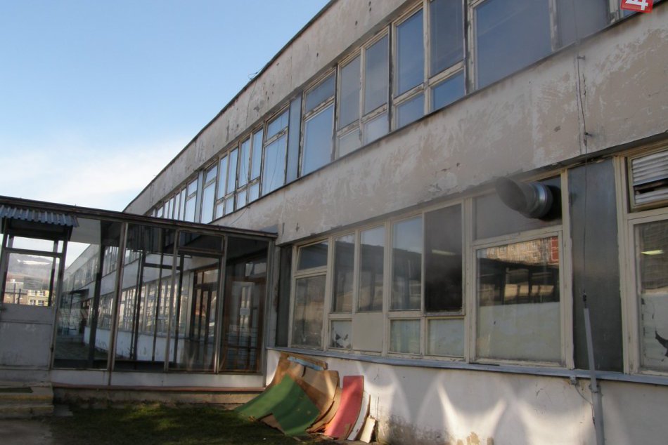 Ilustračný obrázok k článku Na ružinovských základných školách sa budú počas leta opravovať strechy. Samospráva vyčlenila skoro 300 tisíc eur