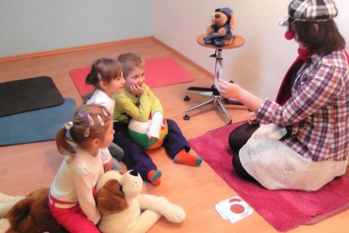 Ilustračný obrázok k článku Pantomíma, divadlo i pesničky: Malí Žiarčania sa učia angličtinu skutočne  hravo a kreatívne + VIDEO