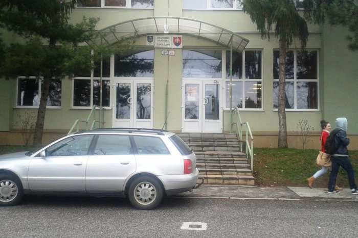 Ilustračný obrázok k článku Študenti a študentky rozhodli: Toto je najobľúbenejší učiteľ Obchodnej akadémie v Topoľčanoch!