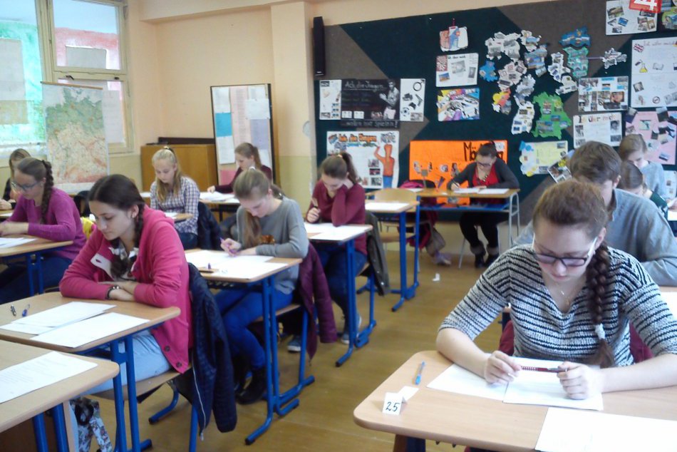 Ilustračný obrázok k článku Bilingválna sekcia SŠUDT v Poprade mala prijímačky. Záujemcovia o štúdium prišli z celého Slovenska.