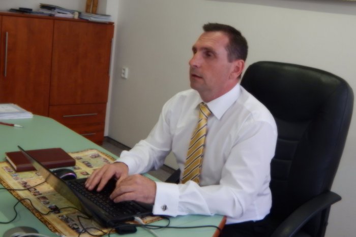 Ilustračný obrázok k článku Primátor Žiaru Peter Antal bol online: Na čo boli Žiarčania zvedaví?