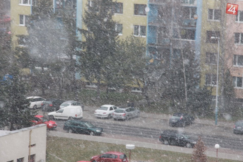 Ilustračný obrázok k článku Z jarného počasia sme sa tešili predčasne: Poprad zasiahlo husté sneženie, teploty sa blížia k nule