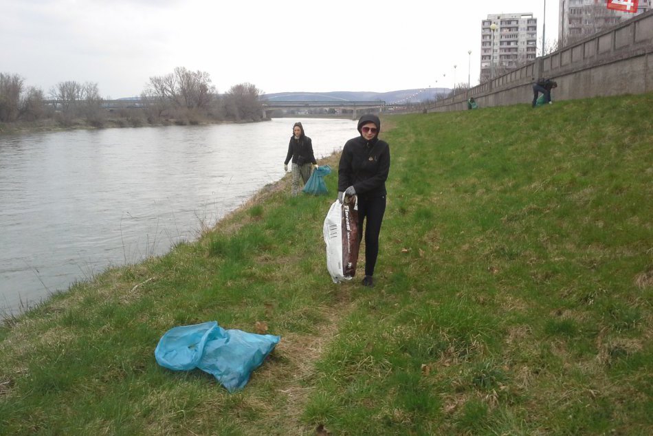 Ilustračný obrázok k článku Dobrovoľníci chystajú veľké upratovanie Hlohovca: 7 LOKALÍT, kde zabojujú s bordelom