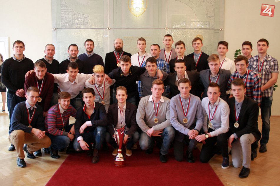 Ilustračný obrázok k článku Dresy vymenili za košele: Úspešných hokejistov prijal primátor