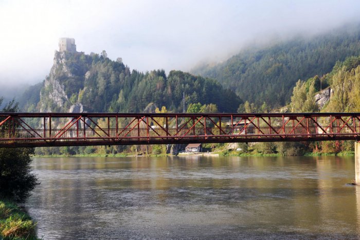 Ilustračný obrázok k článku Strečno po zime opäť otvorené: Návštevníkov čakajú aj himalájske blchy