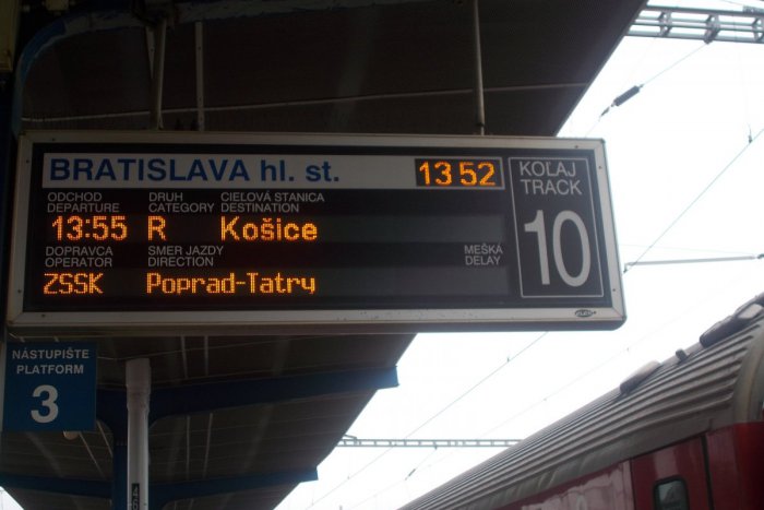 Ilustračný obrázok k článku Železnice pridávajú vozne, lístky na vlak pred predĺženým víkendom sa rýchlo míňajú