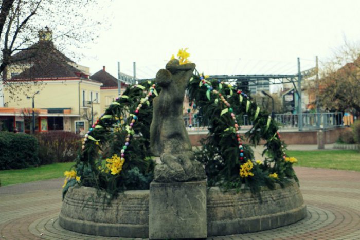 Ilustračný obrázok k článku Michalovské námestie už dýcha Veľkou nocou: V hlavnej úlohe fontány i kraslicový strom! FOTO