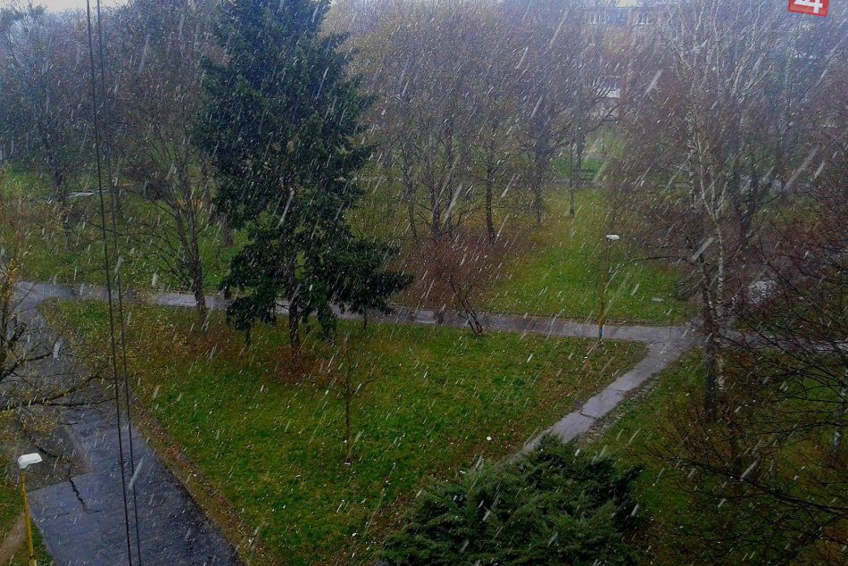 Ilustračný obrázok k článku Šok pre všetkých, čo sa už tešili z jarného počasia: V Košiciach začalo snežiť! FOTO + VIDEO