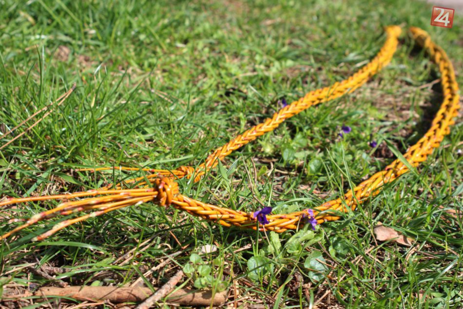 Ilustračný obrázok k článku Po stopách našich zvykov: Zostať nevyšibaná bolo pre dievča veľkou hanbou