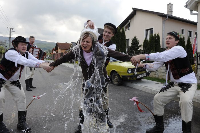 Ilustračný obrázok k článku Vlastnoručne pletený korbáč: Symbol Veľkej noci má dlhoročnú tradíciu