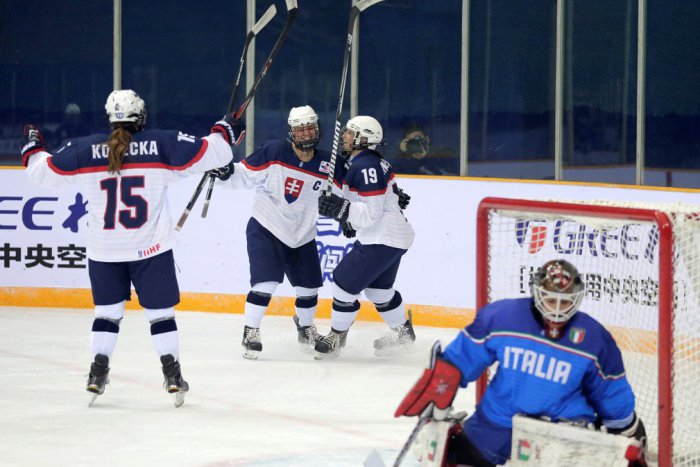 Ilustračný obrázok k článku Slovenské hokejistky čakajú medzinárodné duely: Topoľčany majú zastúpenie v národnom výbere