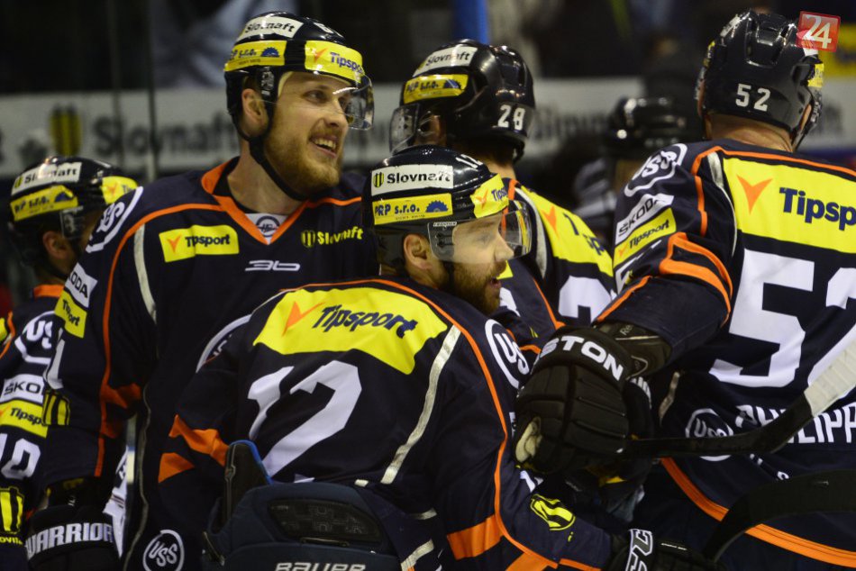 Ilustračný obrázok k článku Koľko po novom zacvakáme za hokejové boje? Zverejnili ceny vstupného na ďalšiu sezónu!