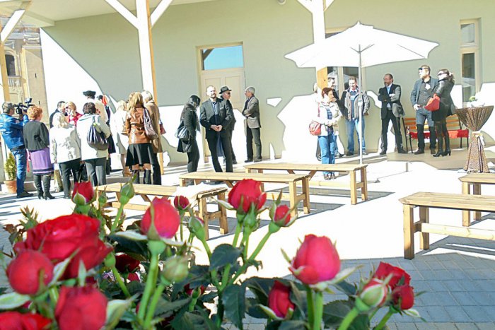 Ilustračný obrázok k článku Tkáčska dielnička aj tradičná pec na chlieb: Zrekonštruovaný Dom tradičnej kultúry Gemera sa má čím pýšiť