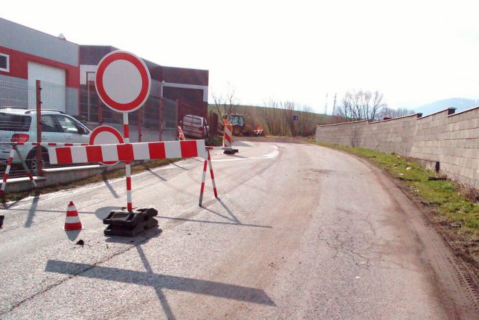 Ilustračný obrázok k článku UZÁVIERKA CESTY: Do Ludrovskej doliny sa autom z Bystrickej cesty nedostanete!