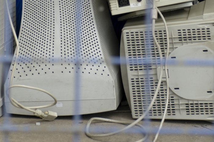 Ilustračný obrázok k článku Rozobraté spotrebiče obyvatelia nachádzajú porozhadzované po obci: Starosta prišiel s riešením