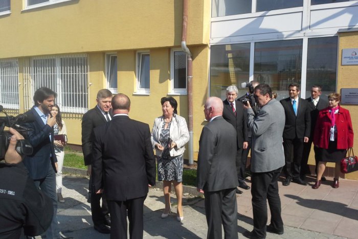 Ilustračný obrázok k článku Fico a Kaliňák v Hlohovci oficiálne: Pozrite prvé FOTO a VIDEO z otvárania centra