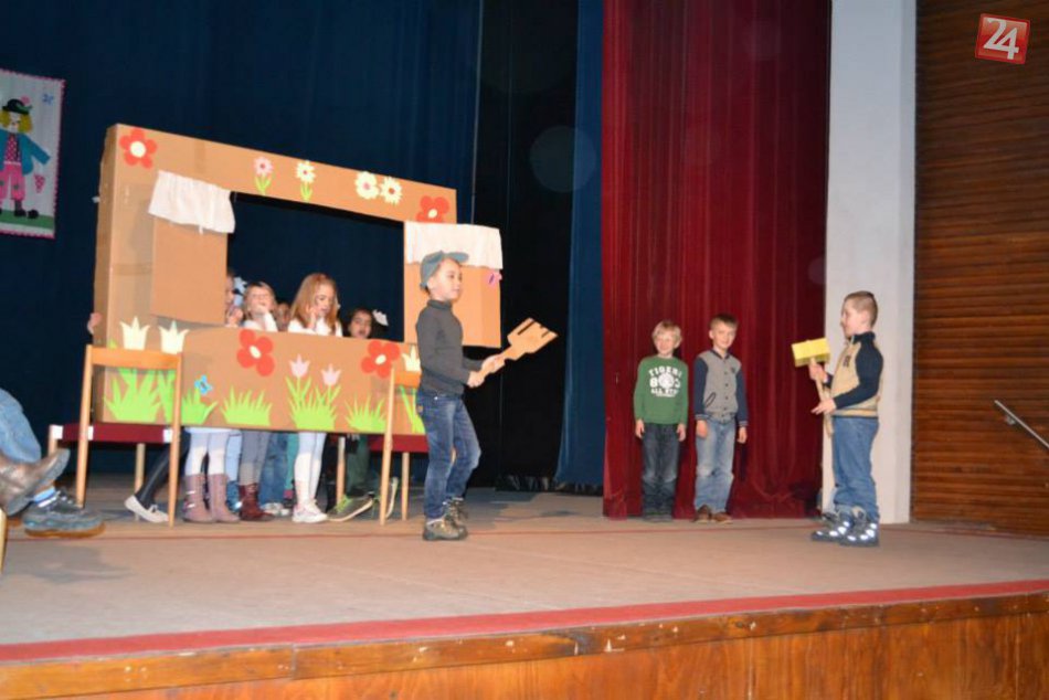 Ilustračný obrázok k článku Revúčania na doskách, čo znamenajú svet: Ako herci predviedli dokonca aj hip hop príbeh