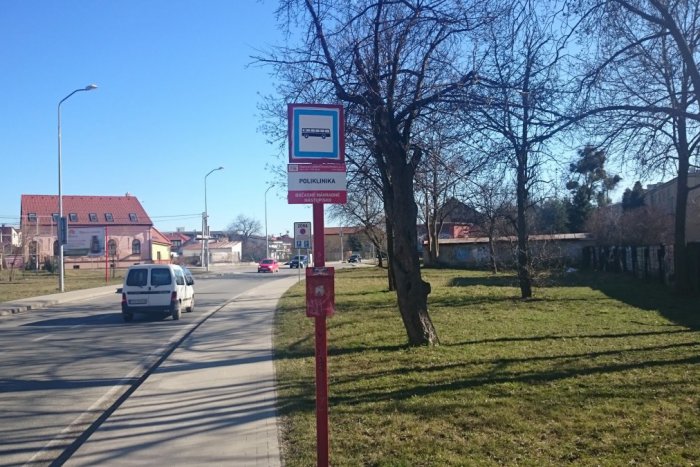 Ilustračný obrázok k článku Všimli ste si? Zastávka MHD na Poliklinike má ešte aj tretí smer, na čo slúži?