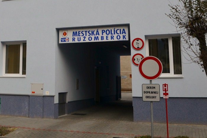 Ilustračný obrázok k článku Mobil - najlepší priateľ človeka: Zlodej si stihol svoj lup len nachystať