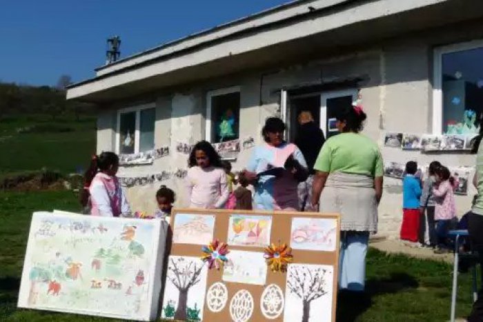 Ilustračný obrázok k článku V Muránskej Dlhej Lúke sa oslavovalo: Takto prebehol Medzinárodný deň Rómov na škole