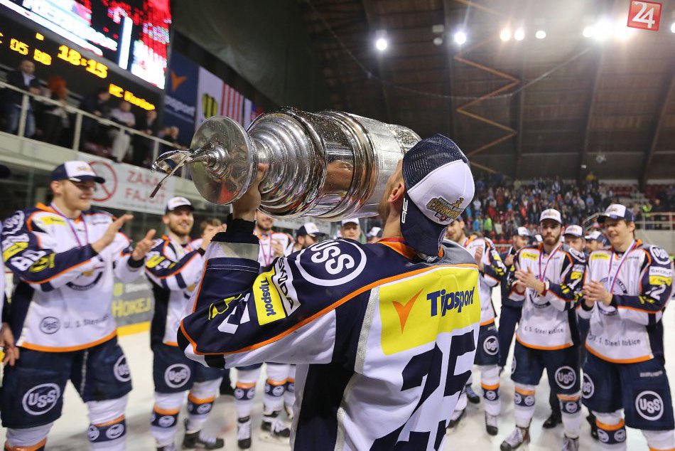 Ilustračný obrázok k článku Bystričania so sklonenými hlavami, oceliari si zapálili slávnostné cigary: Takto hodnotia zápas hráči