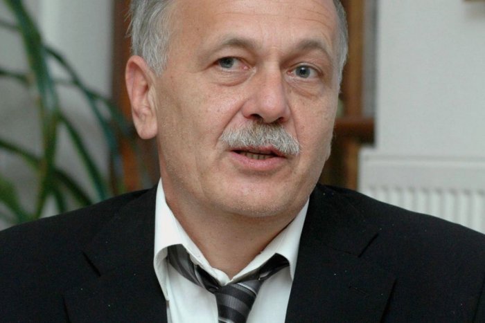 Ilustračný obrázok k článku V sobotu nás navždy opustil bývalý viceprimátor Bratislavy a literárny vedec Braňo Hochel