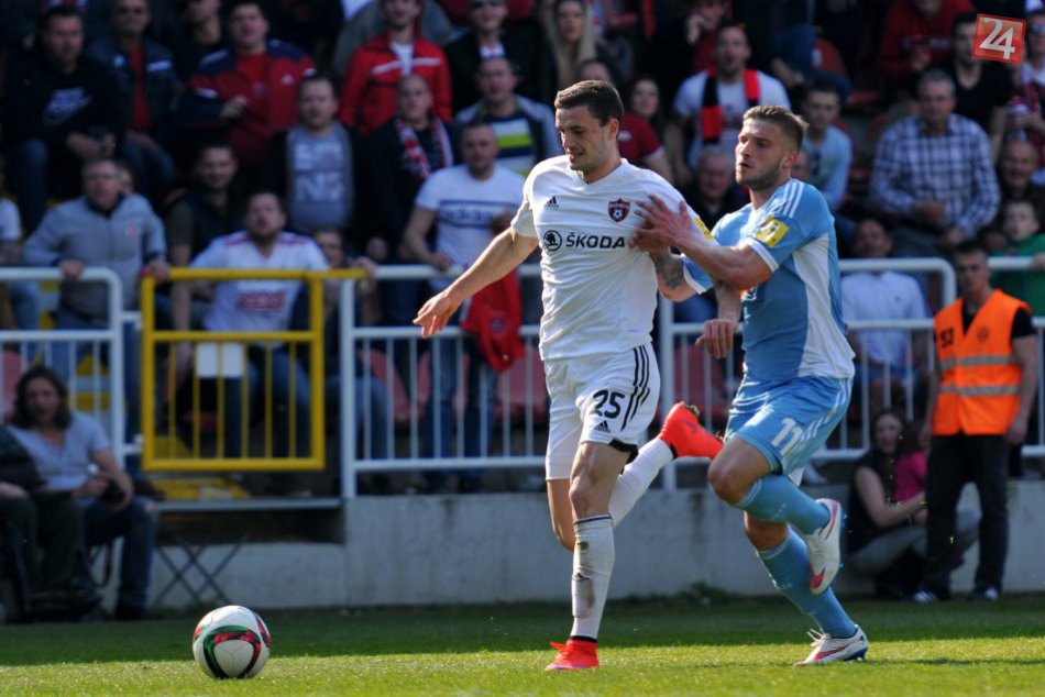 Ilustračný obrázok k článku Blíži sa futbalové derby: Proti Slovanu v zmenenom čase!