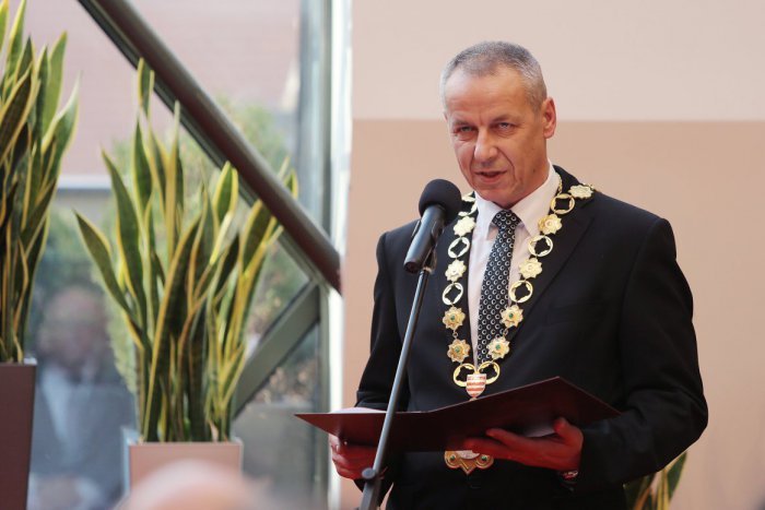 Ilustračný obrázok k článku Historický hokejový úspech baranov: Primátor zažíval infarktové stavy, hovorí o celomestskom ošiali