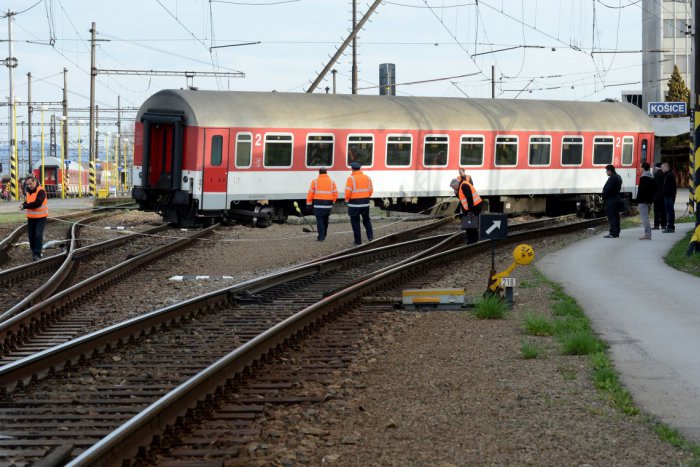 Ilustračný obrázok k článku Vykoľajenie vozňa v košickej stanici: Viacero vlakov s meškaním!
