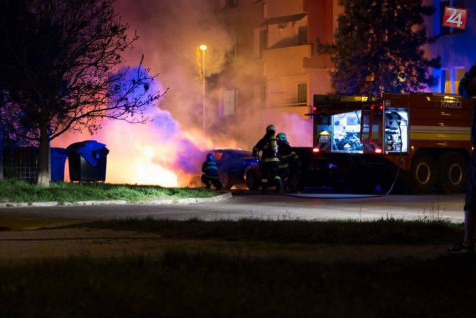 Ilustračný obrázok k článku Autá na Vajanského v plameňoch: FOTO priamo z miesta!