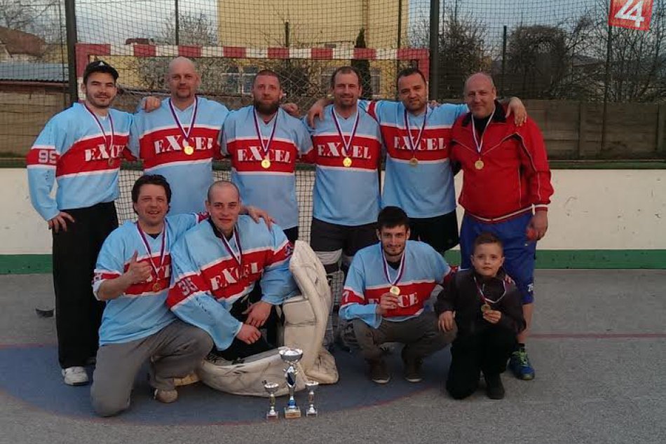 Ilustračný obrázok k článku Žochári ovládli hokejbalový turnaj v Bošanoch: Vo finále sa stretli dva topoľčianske tímy!