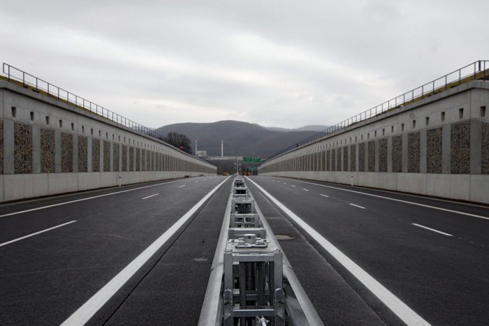 Ilustračný obrázok k článku Nespokojnosť ľudí sa stupňuje. Za urýchlenú výstavbu R3 sa rozbieha petícia