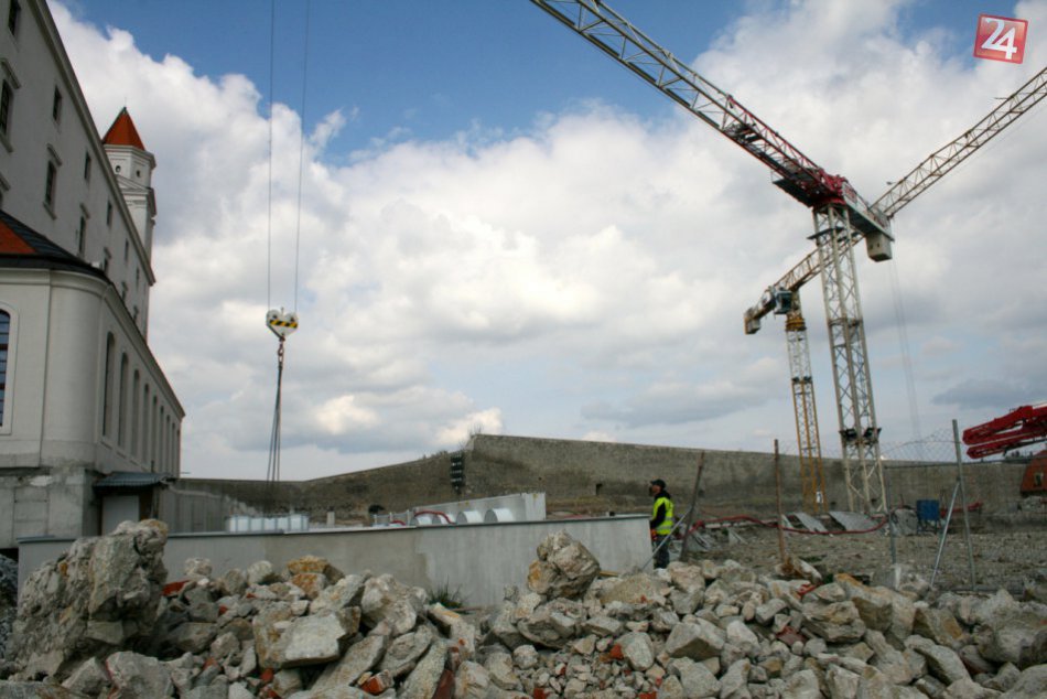 Ilustračný obrázok k článku Aktivisti sa nevzdávajú. Za postup pri stavbe na hrade chcú podať trestné oznámenie