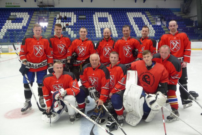 Ilustračný obrázok k článku Revúcki hokejisti po štyroch rokoch na Turnaji štyroch: Opäť sa môžu pýšiť víťazstvom! FOTO