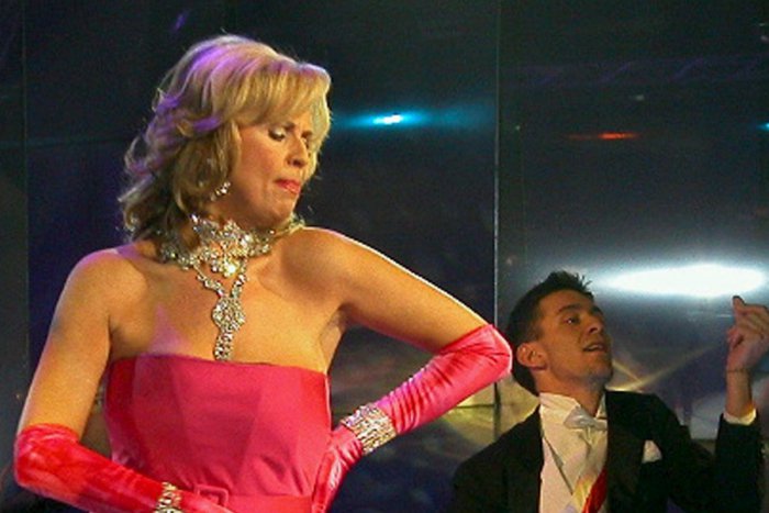 Ilustračný obrázok k článku Kontrolór mesta dvíha varovný prst: Mestský ples, aj jazz v takejto strate!